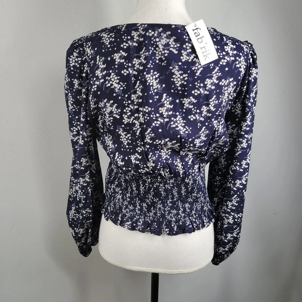 GRADE & GATHER Top Size LARGE Remmi Navy Blue Floral Smocked fab'rik NEW - Picture 2 of 16